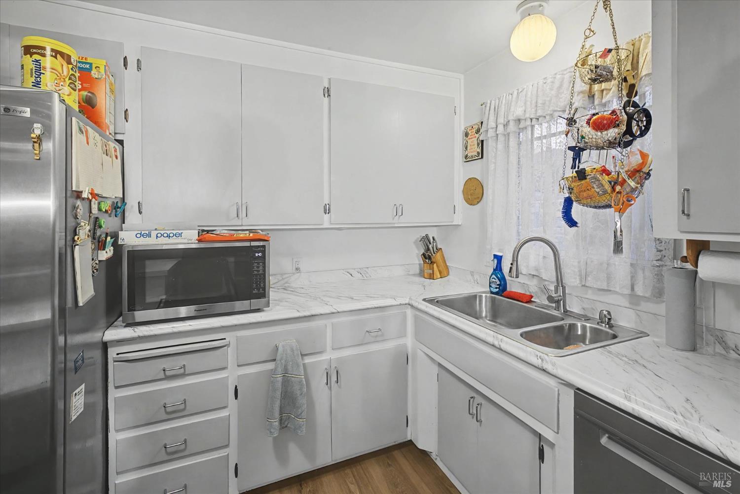 Detail Gallery Image 8 of 31 For 1763 E St, Napa,  CA 94559 - 2 Beds | 1 Baths