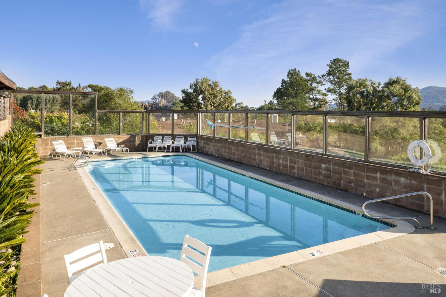 Detail Gallery Image 38 of 39 For 561 Seaver Dr, Mill Valley,  CA 94941 - 1 Beds | 1 Baths