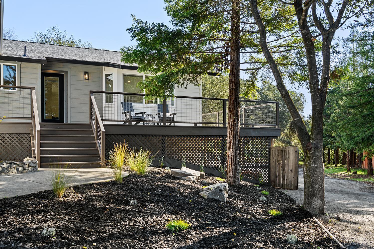 Detail Gallery Image 2 of 48 For 210 Burgundy Rd, Healdsburg,  CA 95448 - 3 Beds | 3 Baths