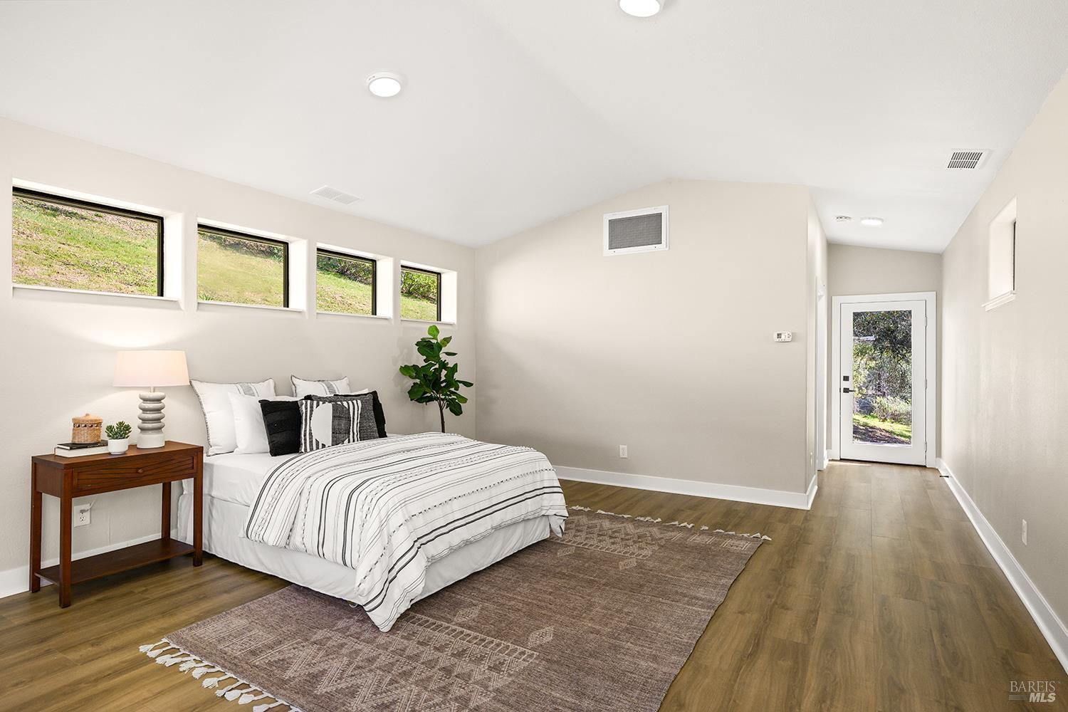 Detail Gallery Image 30 of 48 For 210 Burgundy Rd, Healdsburg,  CA 95448 - 3 Beds | 3 Baths