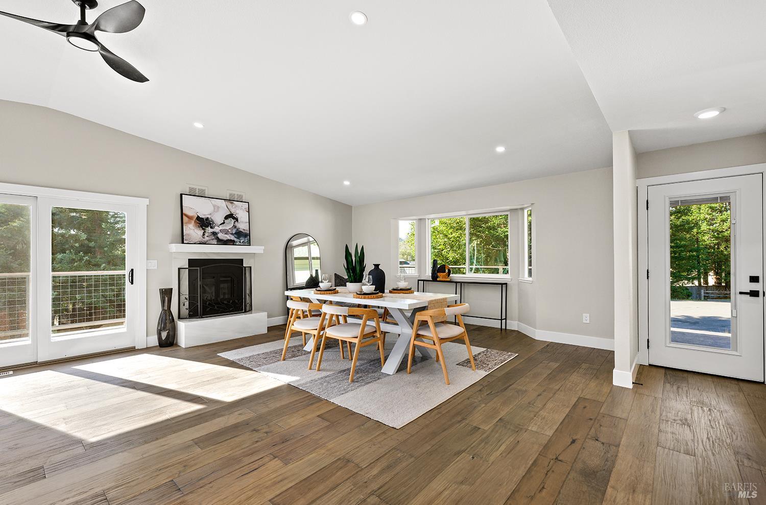 Detail Gallery Image 12 of 48 For 210 Burgundy Rd, Healdsburg,  CA 95448 - 3 Beds | 3 Baths