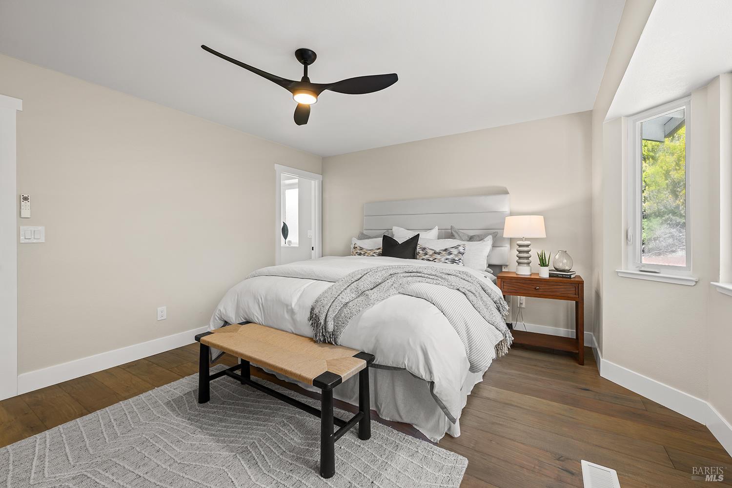 Detail Gallery Image 20 of 48 For 210 Burgundy Rd, Healdsburg,  CA 95448 - 3 Beds | 3 Baths