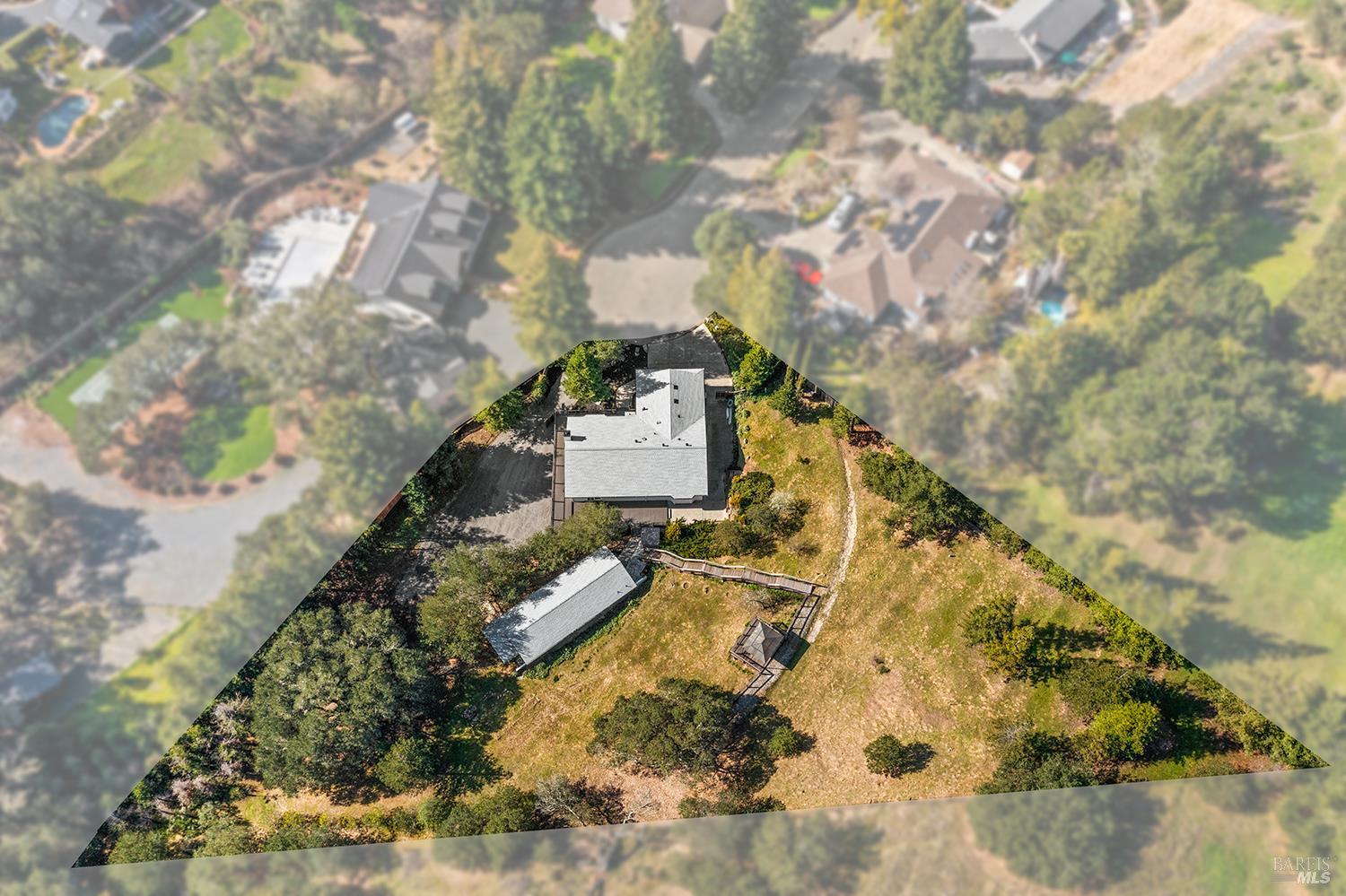 Detail Gallery Image 38 of 48 For 210 Burgundy Rd, Healdsburg,  CA 95448 - 3 Beds | 3 Baths