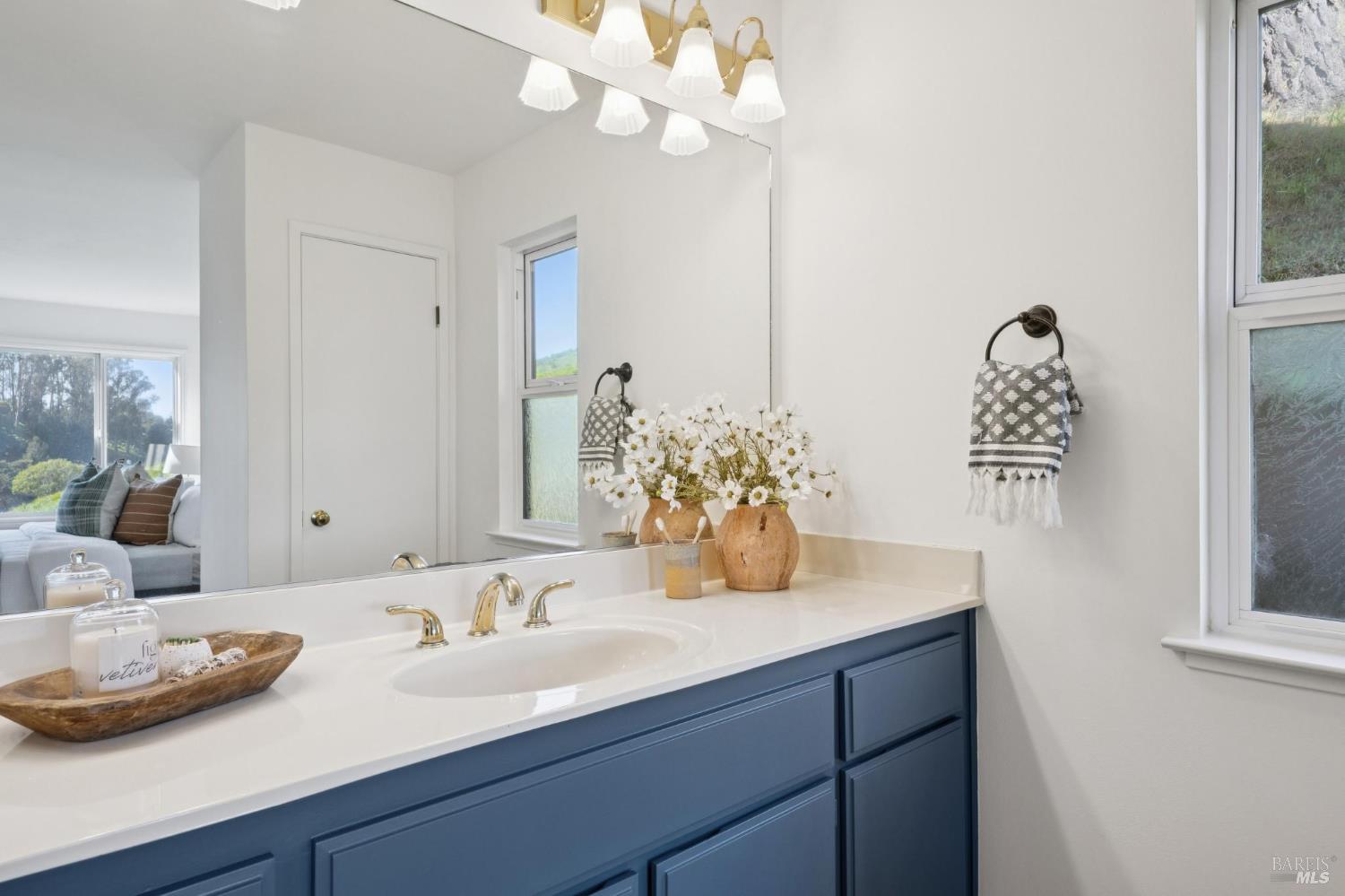 Detail Gallery Image 35 of 47 For 100 Milland Dr, Mill Valley,  CA 94941 - 2 Beds | 2/1 Baths