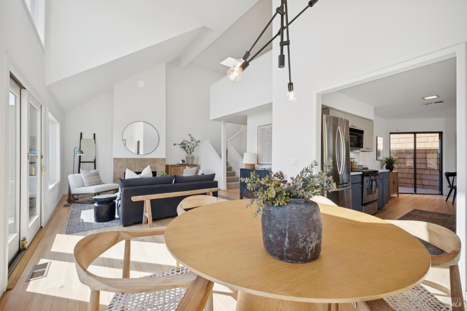 Detail Gallery Image 16 of 47 For 100 Milland Dr, Mill Valley,  CA 94941 - 2 Beds | 2/1 Baths