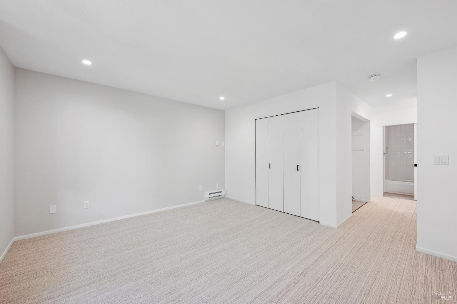 Detail Gallery Image 30 of 39 For 561 Seaver Dr, Mill Valley,  CA 94941 - 1 Beds | 1 Baths