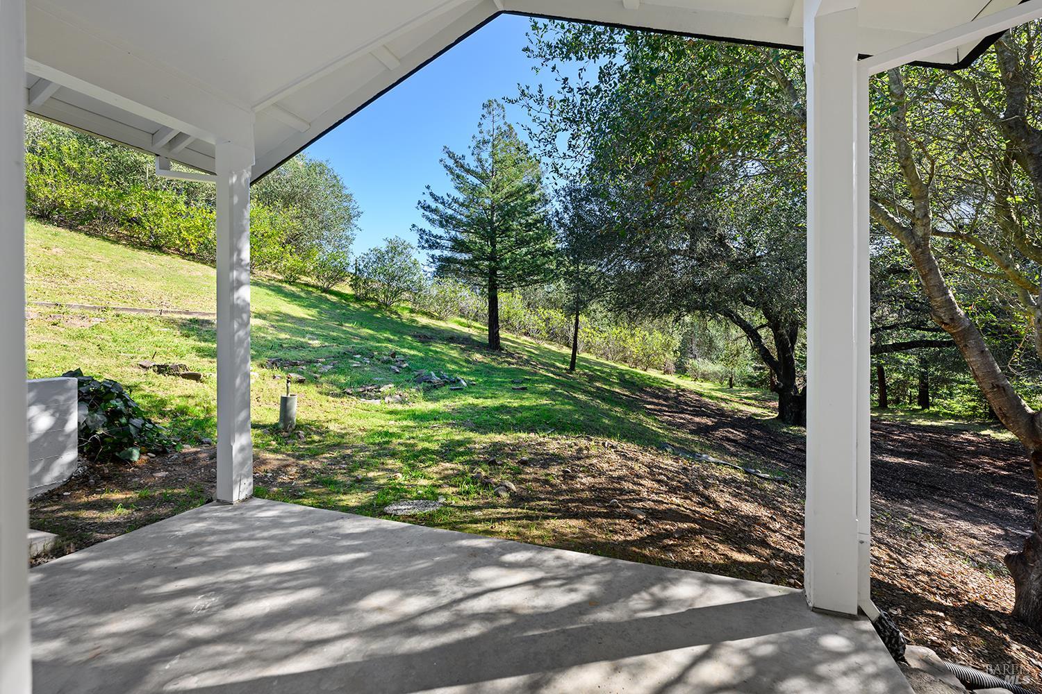 Detail Gallery Image 35 of 48 For 210 Burgundy Rd, Healdsburg,  CA 95448 - 3 Beds | 3 Baths