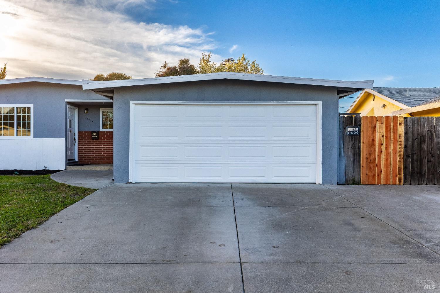 Detail Gallery Image 3 of 31 For 1845 San Anselmo St, Fairfield,  CA 94533 - 3 Beds | 2 Baths