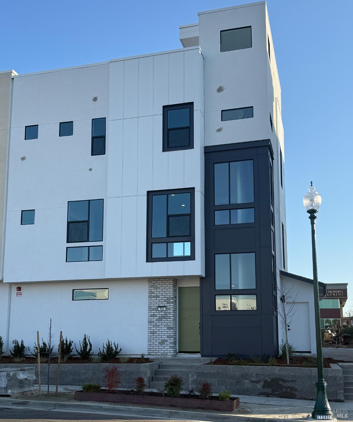 Detail Gallery Image 4 of 8 For 701 Catherine St, Vacaville,  CA 95688 - 3 Beds | 3 Baths