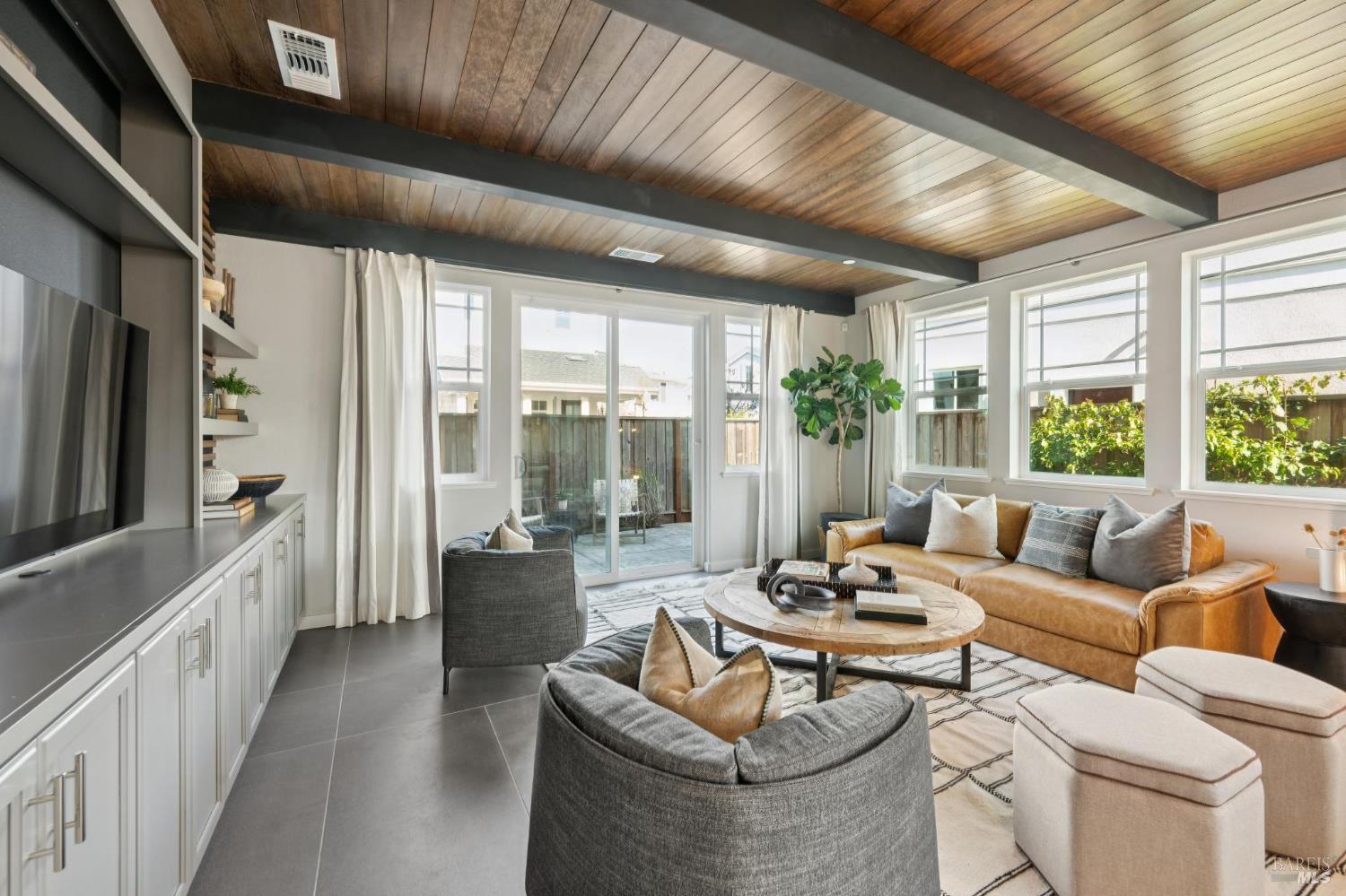 Detail Gallery Image 10 of 78 For 1805 Alvarado St, Petaluma,  CA 94952 - 4 Beds | 3 Baths