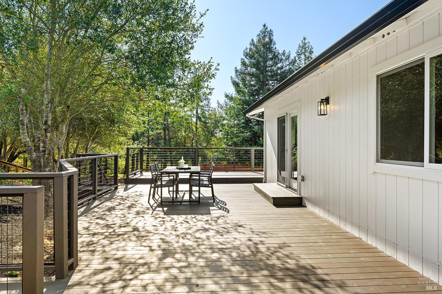 Detail Gallery Image 16 of 48 For 210 Burgundy Rd, Healdsburg,  CA 95448 - 3 Beds | 3 Baths