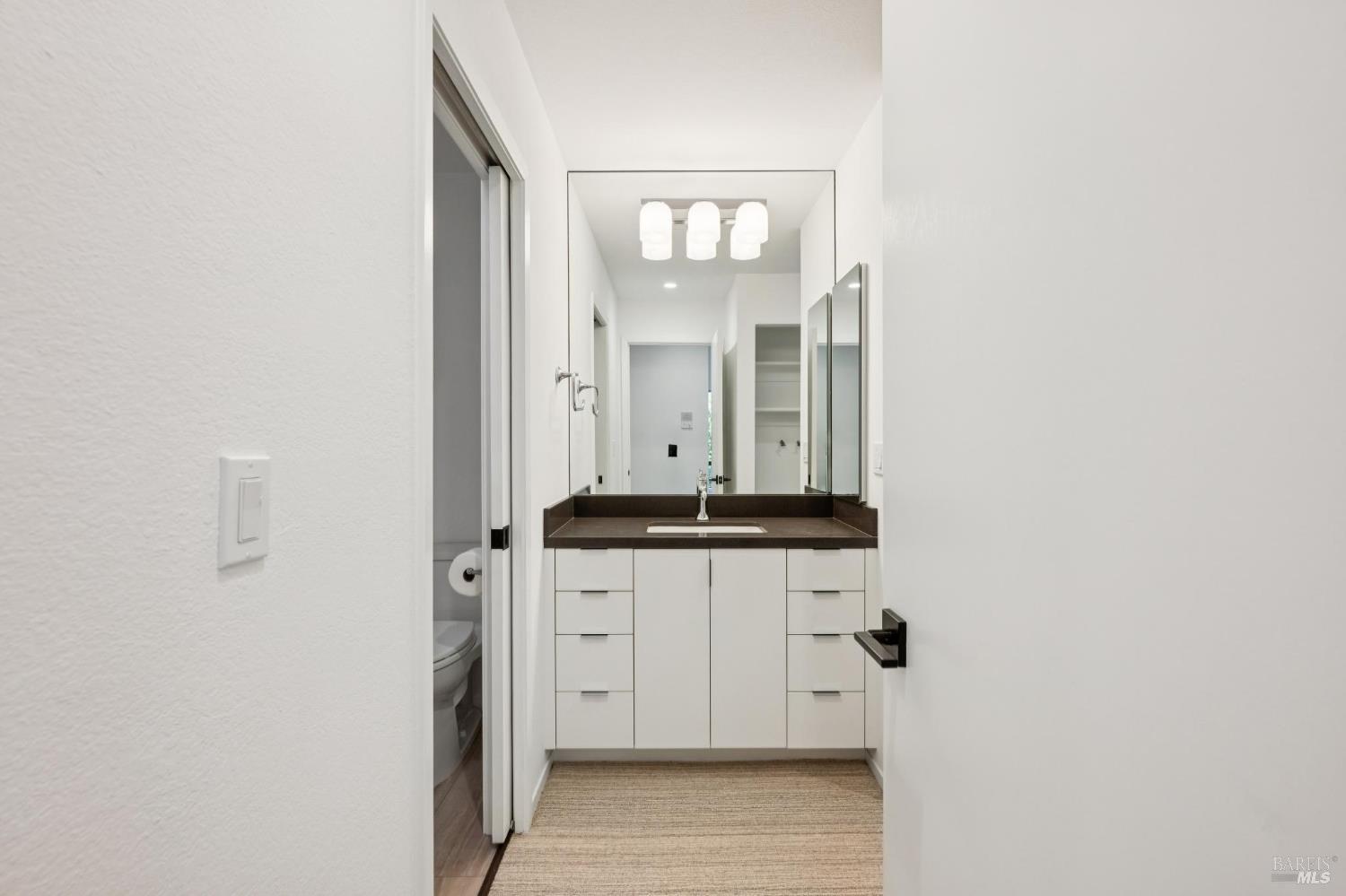 Detail Gallery Image 18 of 39 For 561 Seaver Dr, Mill Valley,  CA 94941 - 1 Beds | 1 Baths