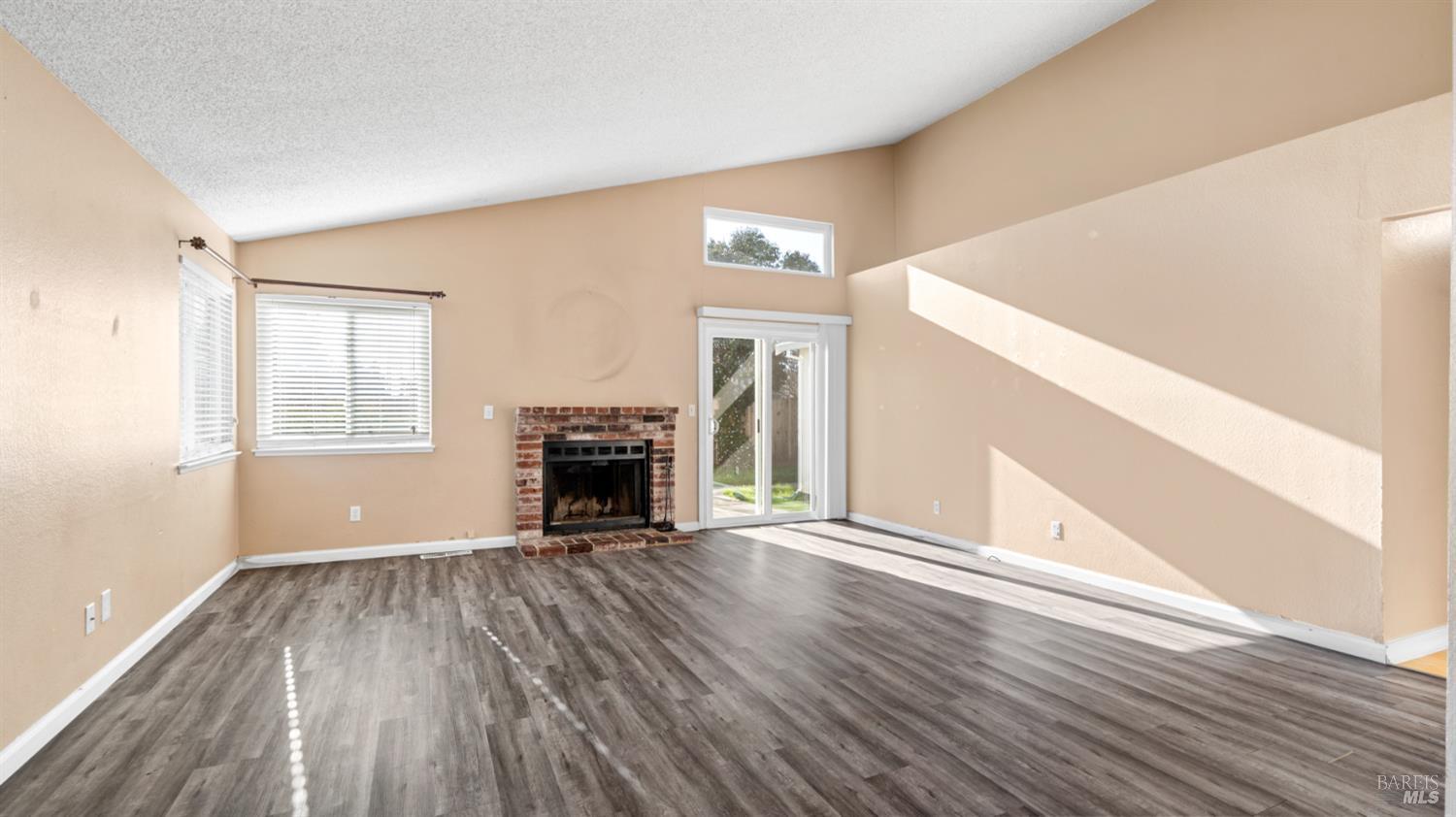 Detail Gallery Image 12 of 41 For 2913 Balsam Ct, Fairfield,  CA 94533 - 4 Beds | 2 Baths