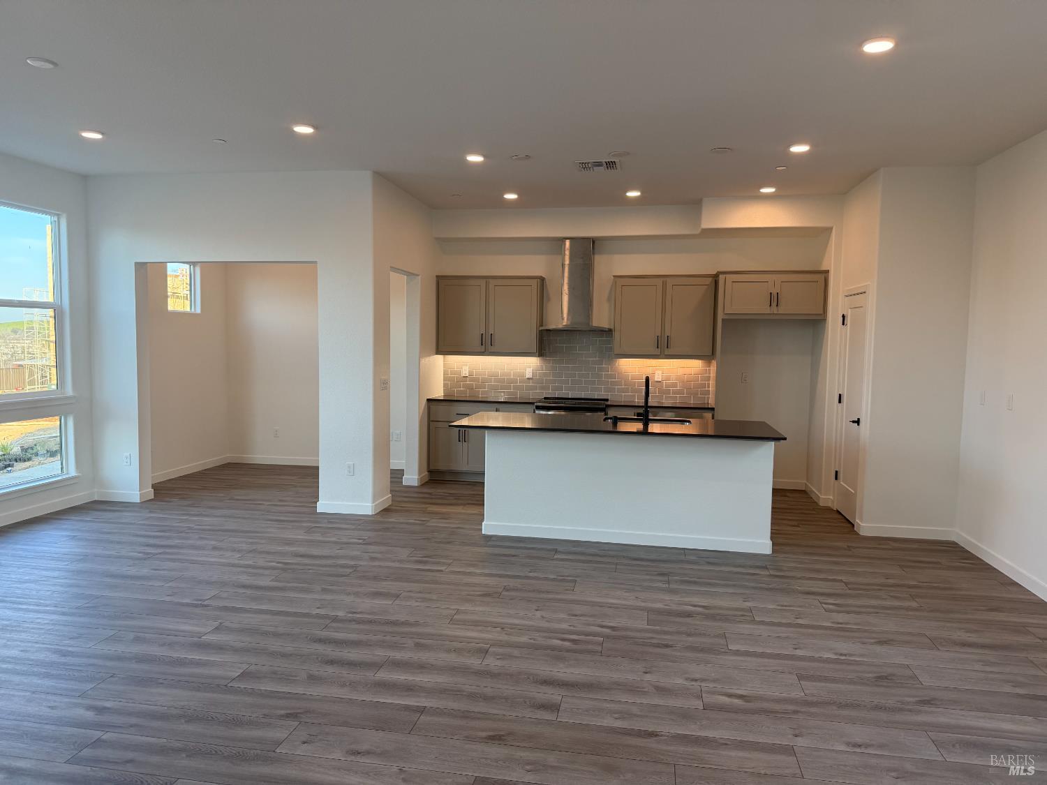 Detail Gallery Image 2 of 8 For 701 Catherine St, Vacaville,  CA 95688 - 3 Beds | 3 Baths