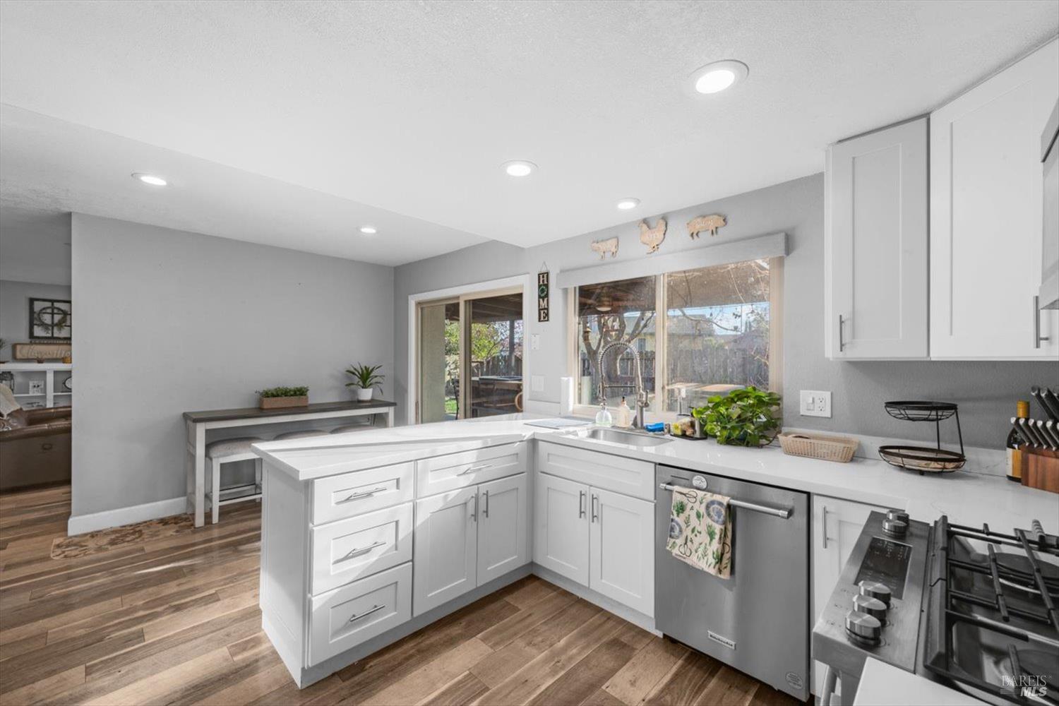 Detail Gallery Image 10 of 65 For 3511 Norwalk Pl, Fairfield,  CA 94534 - 5 Beds | 3 Baths