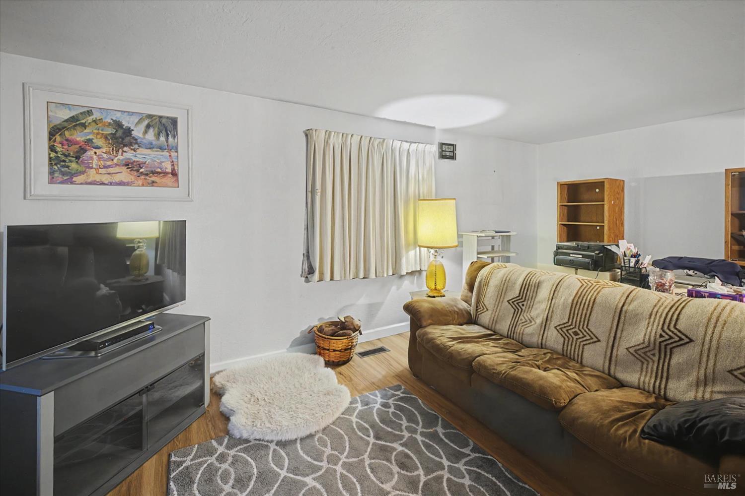 Detail Gallery Image 5 of 31 For 1763 E St, Napa,  CA 94559 - 2 Beds | 1 Baths