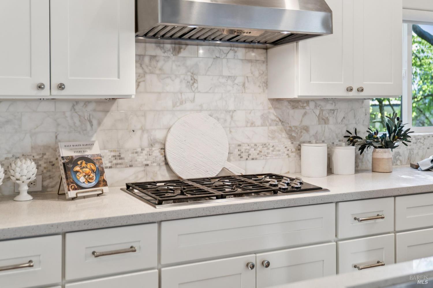 Detail Gallery Image 18 of 51 For 13 Upper Cecilia Way, Tiburon,  CA 94920 - 4 Beds | 3/1 Baths