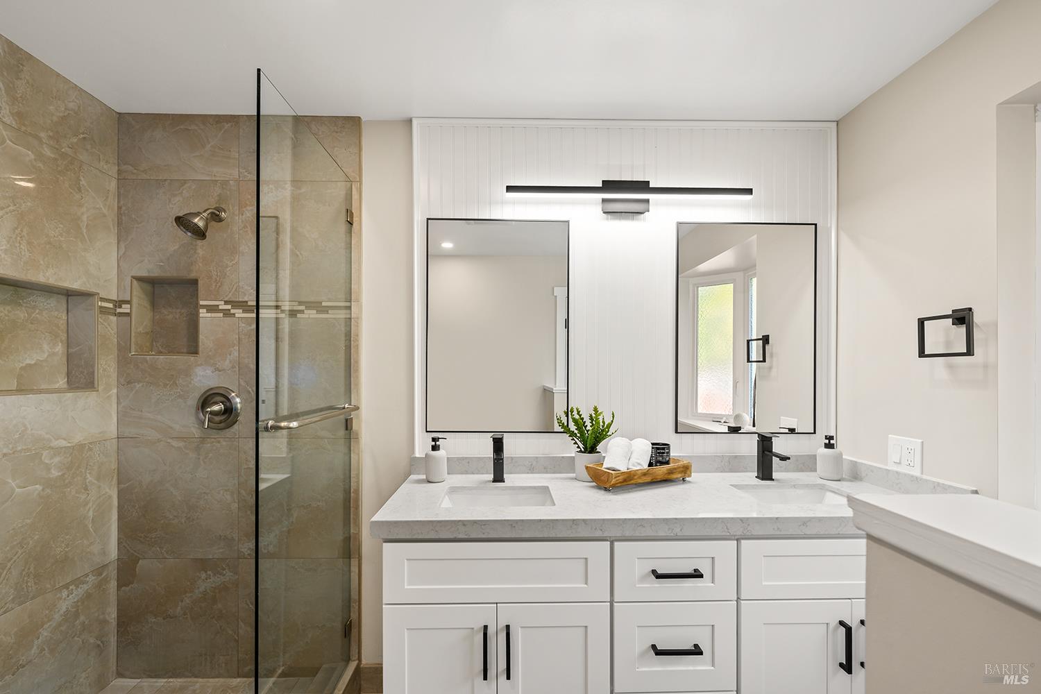 Detail Gallery Image 7 of 48 For 210 Burgundy Rd, Healdsburg,  CA 95448 - 3 Beds | 3 Baths