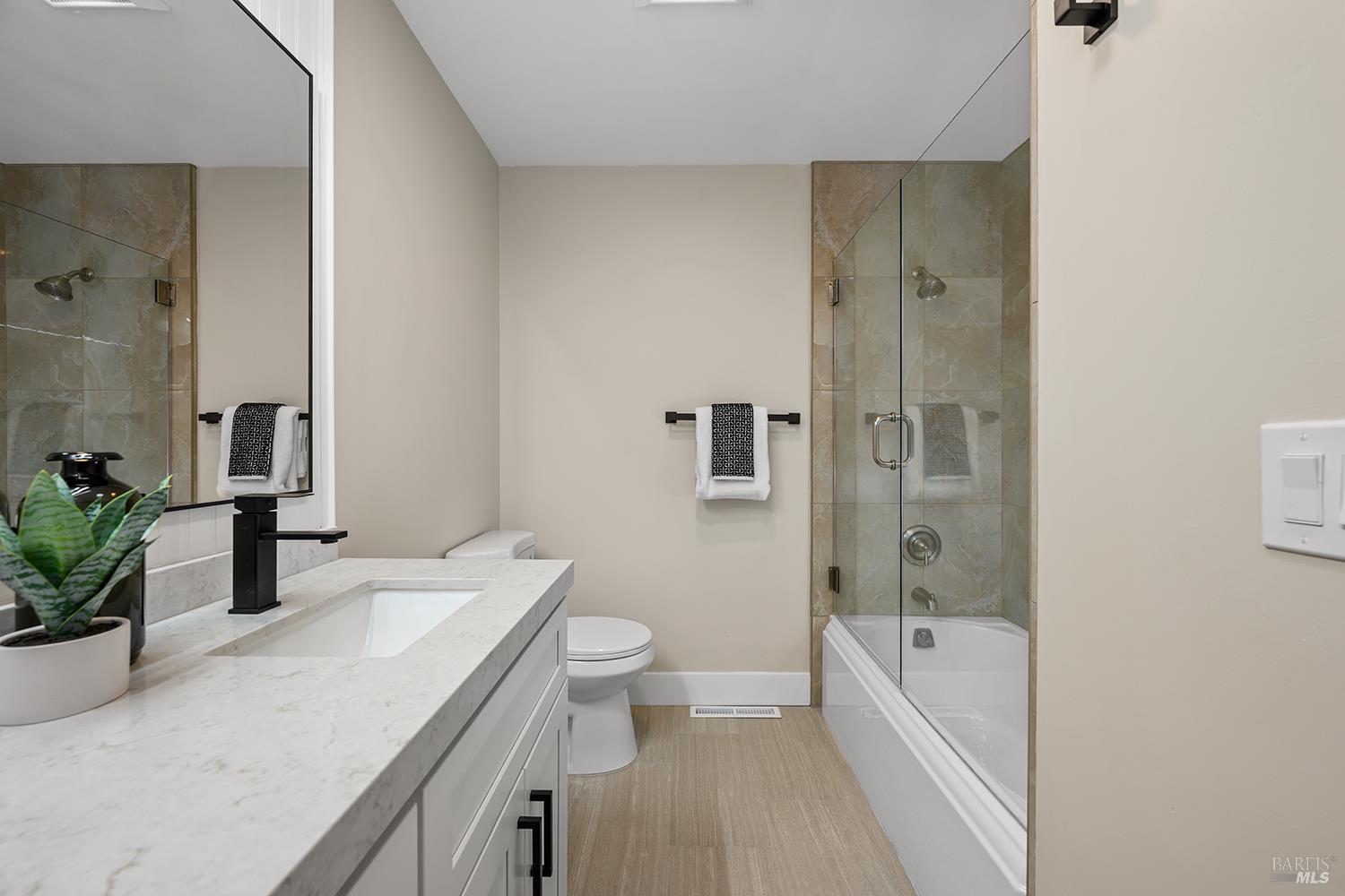 Detail Gallery Image 23 of 48 For 210 Burgundy Rd, Healdsburg,  CA 95448 - 3 Beds | 3 Baths