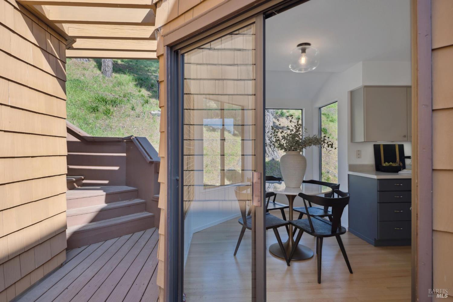 Detail Gallery Image 6 of 47 For 100 Milland Dr, Mill Valley,  CA 94941 - 2 Beds | 2/1 Baths