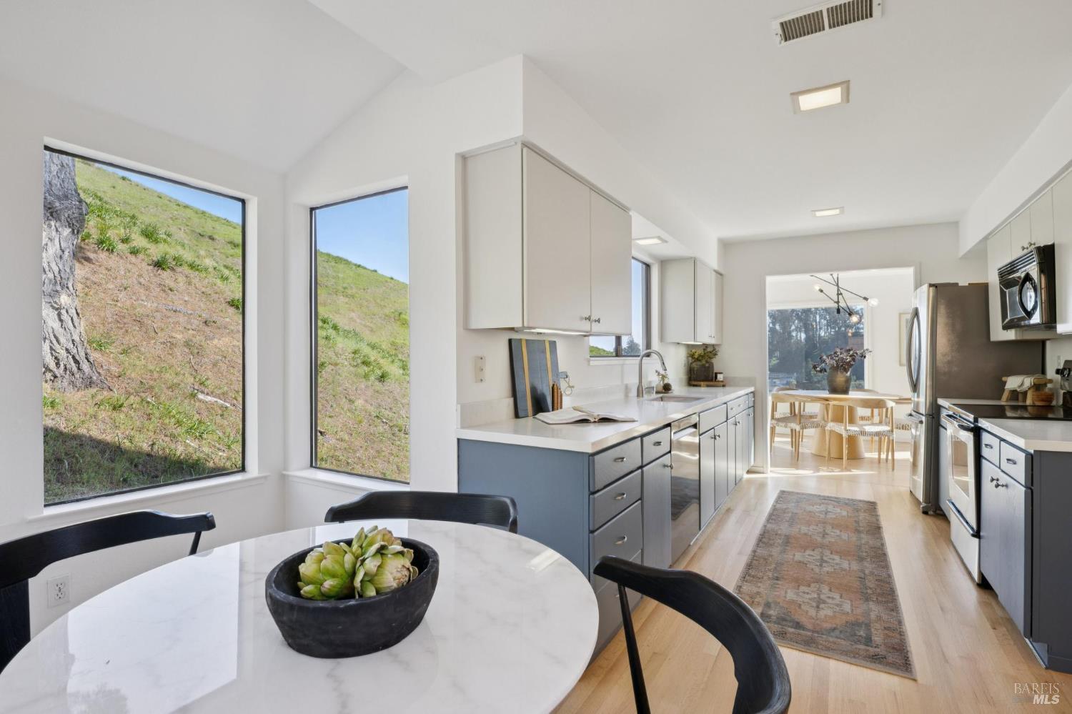 Detail Gallery Image 22 of 47 For 100 Milland Dr, Mill Valley,  CA 94941 - 2 Beds | 2/1 Baths