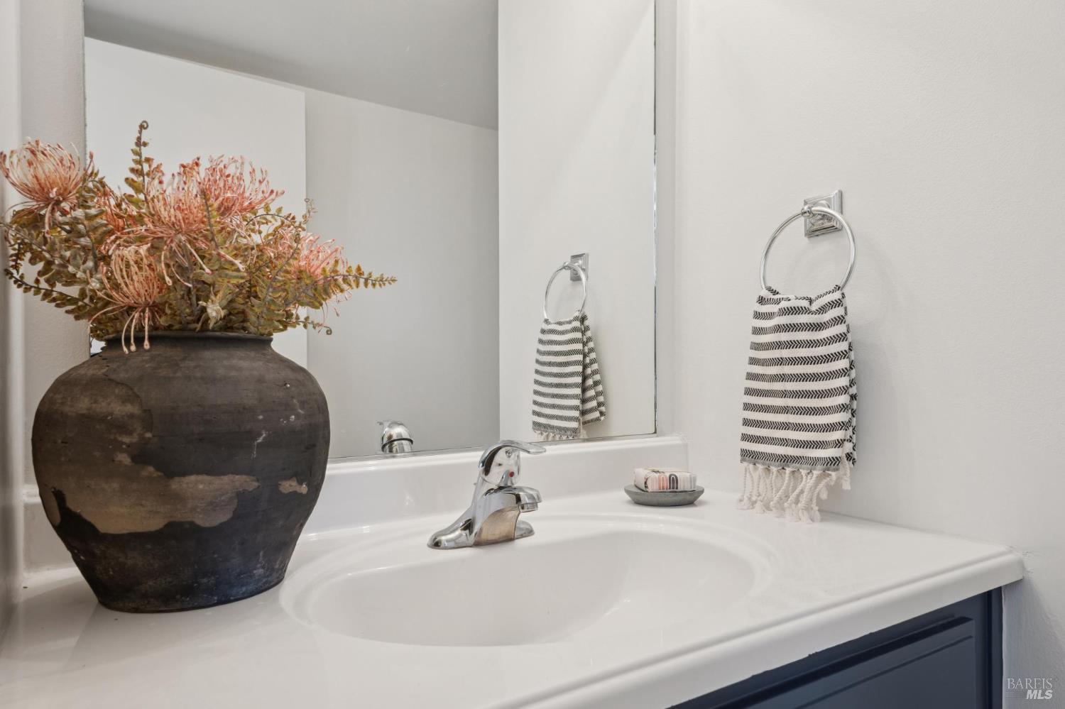 Detail Gallery Image 24 of 47 For 100 Milland Dr, Mill Valley,  CA 94941 - 2 Beds | 2/1 Baths