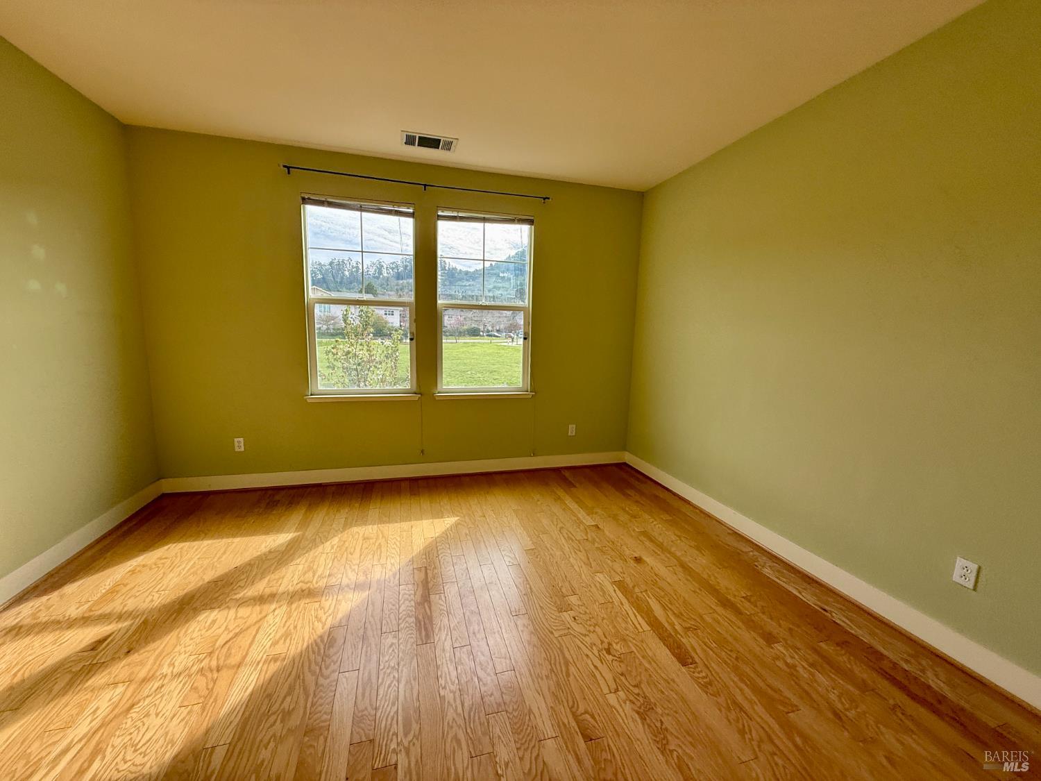 Detail Gallery Image 16 of 36 For 91 Almond Ct, San Rafael,  CA 94903 - 2 Beds | 2/1 Baths