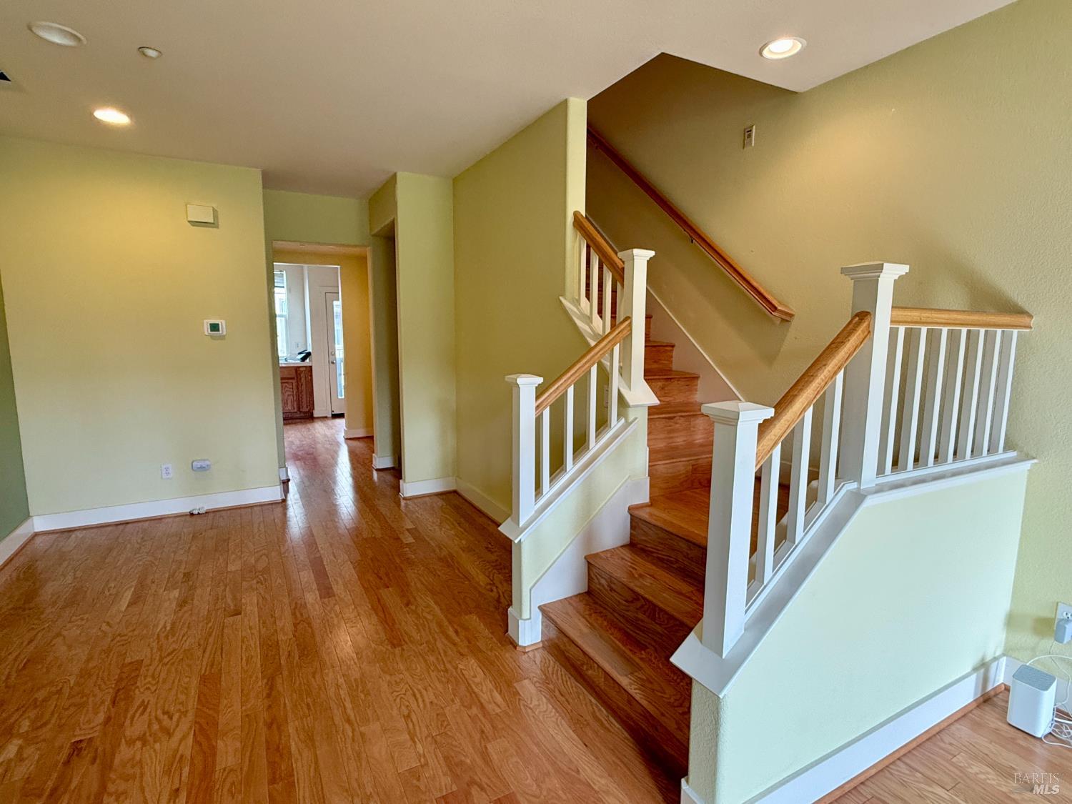 Detail Gallery Image 13 of 36 For 91 Almond Ct, San Rafael,  CA 94903 - 2 Beds | 2/1 Baths