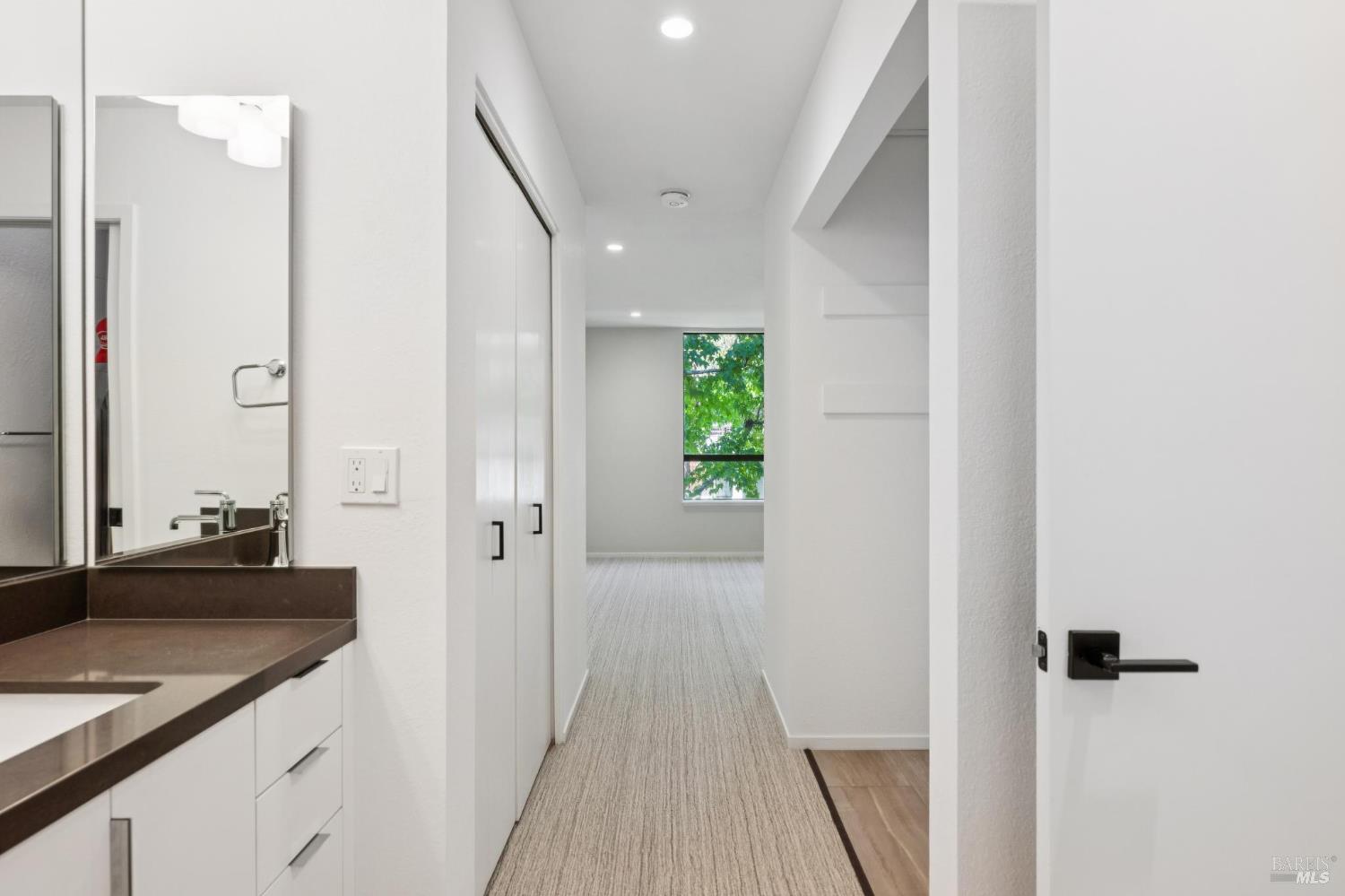 Detail Gallery Image 20 of 39 For 561 Seaver Dr, Mill Valley,  CA 94941 - 1 Beds | 1 Baths