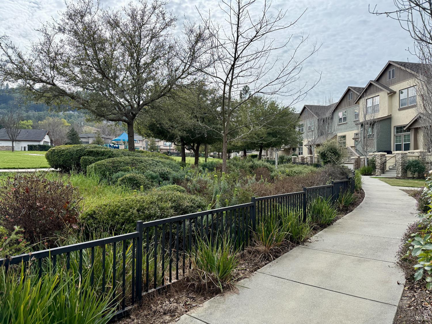 Detail Gallery Image 33 of 36 For 91 Almond Ct, San Rafael,  CA 94903 - 2 Beds | 2/1 Baths
