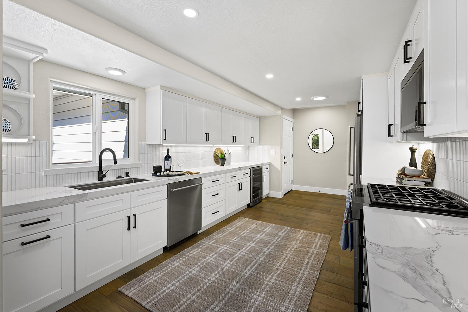 Detail Gallery Image 15 of 48 For 210 Burgundy Rd, Healdsburg,  CA 95448 - 3 Beds | 3 Baths