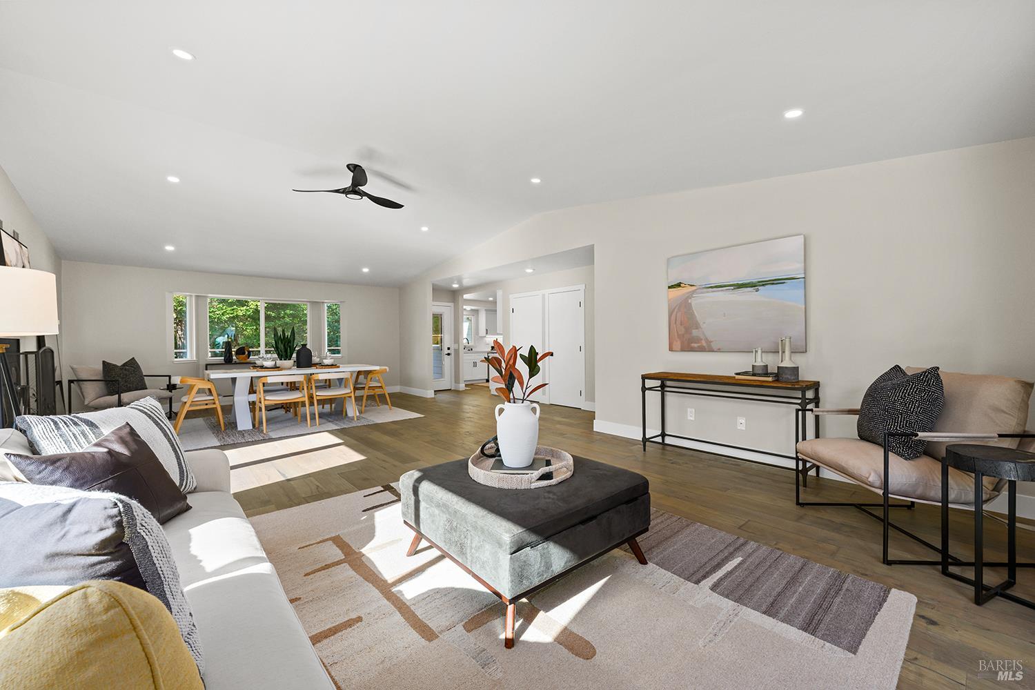 Detail Gallery Image 11 of 48 For 210 Burgundy Rd, Healdsburg,  CA 95448 - 3 Beds | 3 Baths