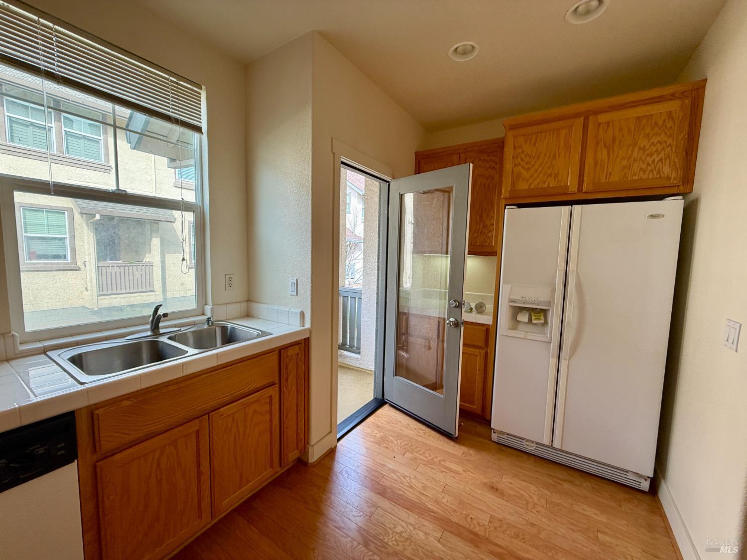 Detail Gallery Image 10 of 36 For 91 Almond Ct, San Rafael,  CA 94903 - 2 Beds | 2/1 Baths