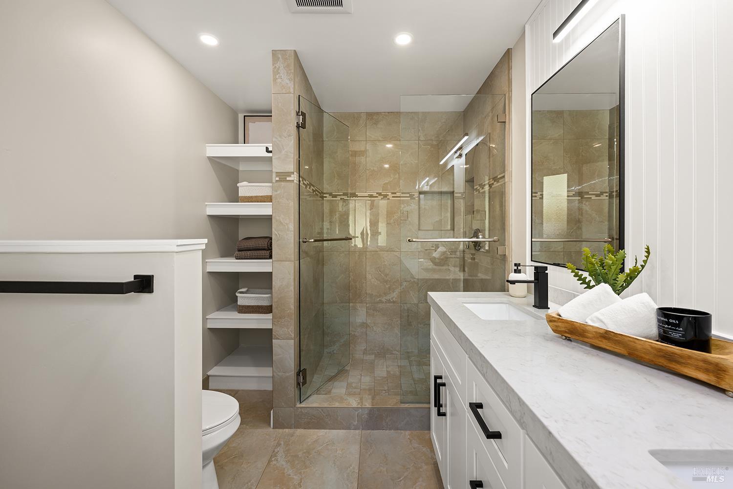 Detail Gallery Image 19 of 48 For 210 Burgundy Rd, Healdsburg,  CA 95448 - 3 Beds | 3 Baths