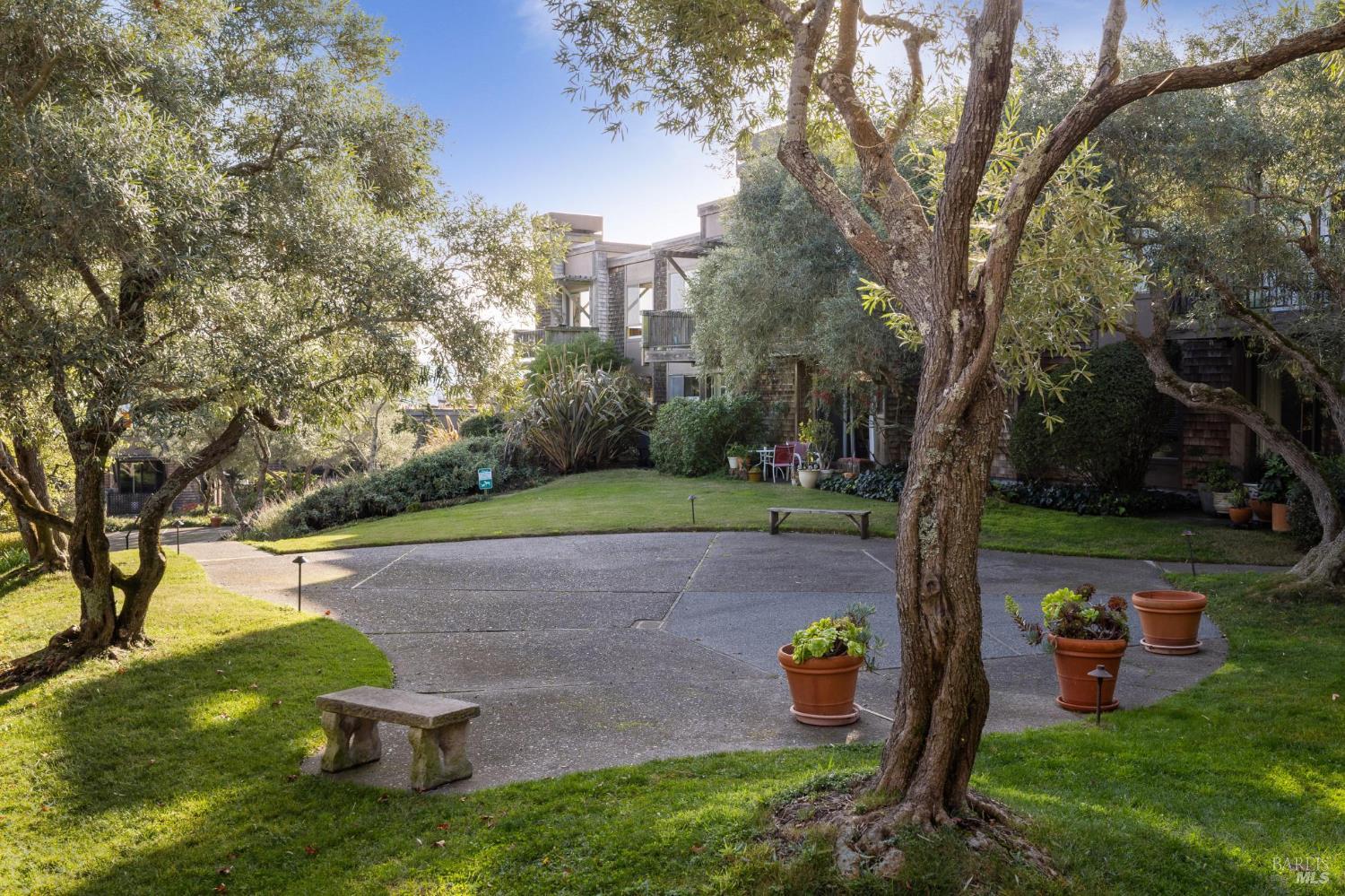 Detail Gallery Image 35 of 39 For 561 Seaver Dr, Mill Valley,  CA 94941 - 1 Beds | 1 Baths