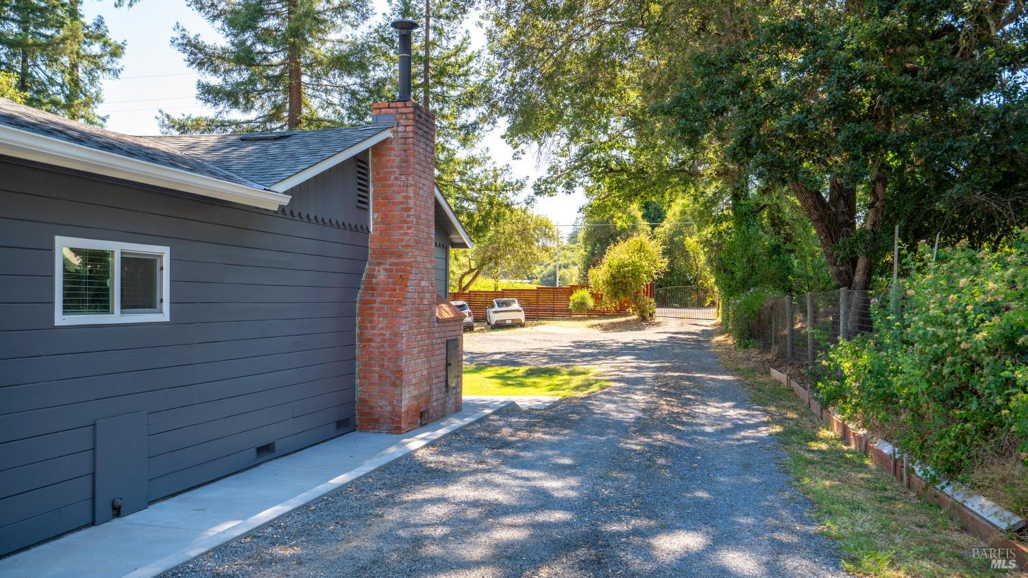 Detail Gallery Image 8 of 35 For 1550 Laguna Rd, Santa Rosa,  CA 95401 - 3 Beds | 2 Baths