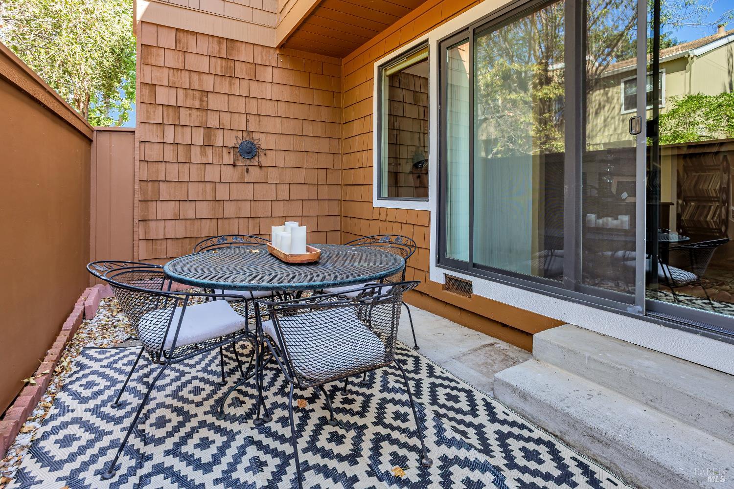 Detail Gallery Image 32 of 36 For 1 Oak Crest Ct #D,  Novato,  CA 94947 - 3 Beds | 2/1 Baths