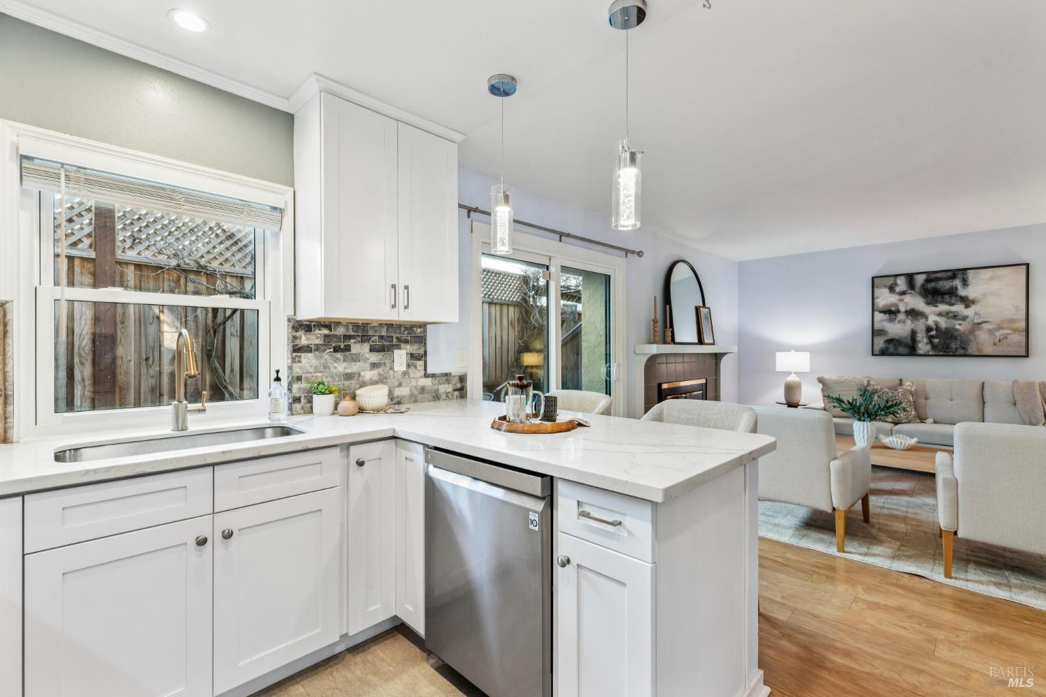 Detail Gallery Image 9 of 32 For 818 2nd St, Sonoma,  CA 95476 - 3 Beds | 2/1 Baths