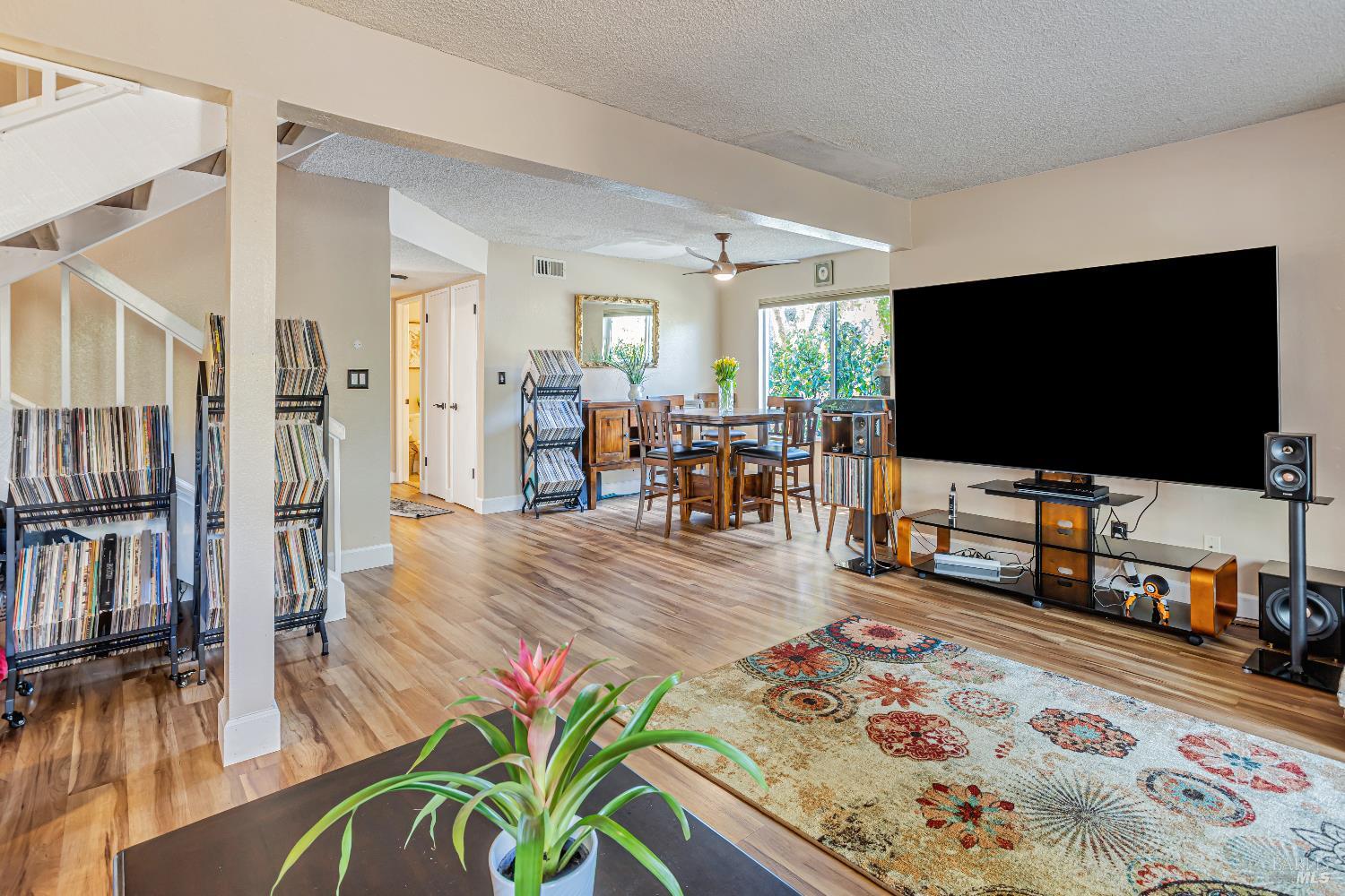 Detail Gallery Image 6 of 36 For 1 Oak Crest Ct #D,  Novato,  CA 94947 - 3 Beds | 2/1 Baths