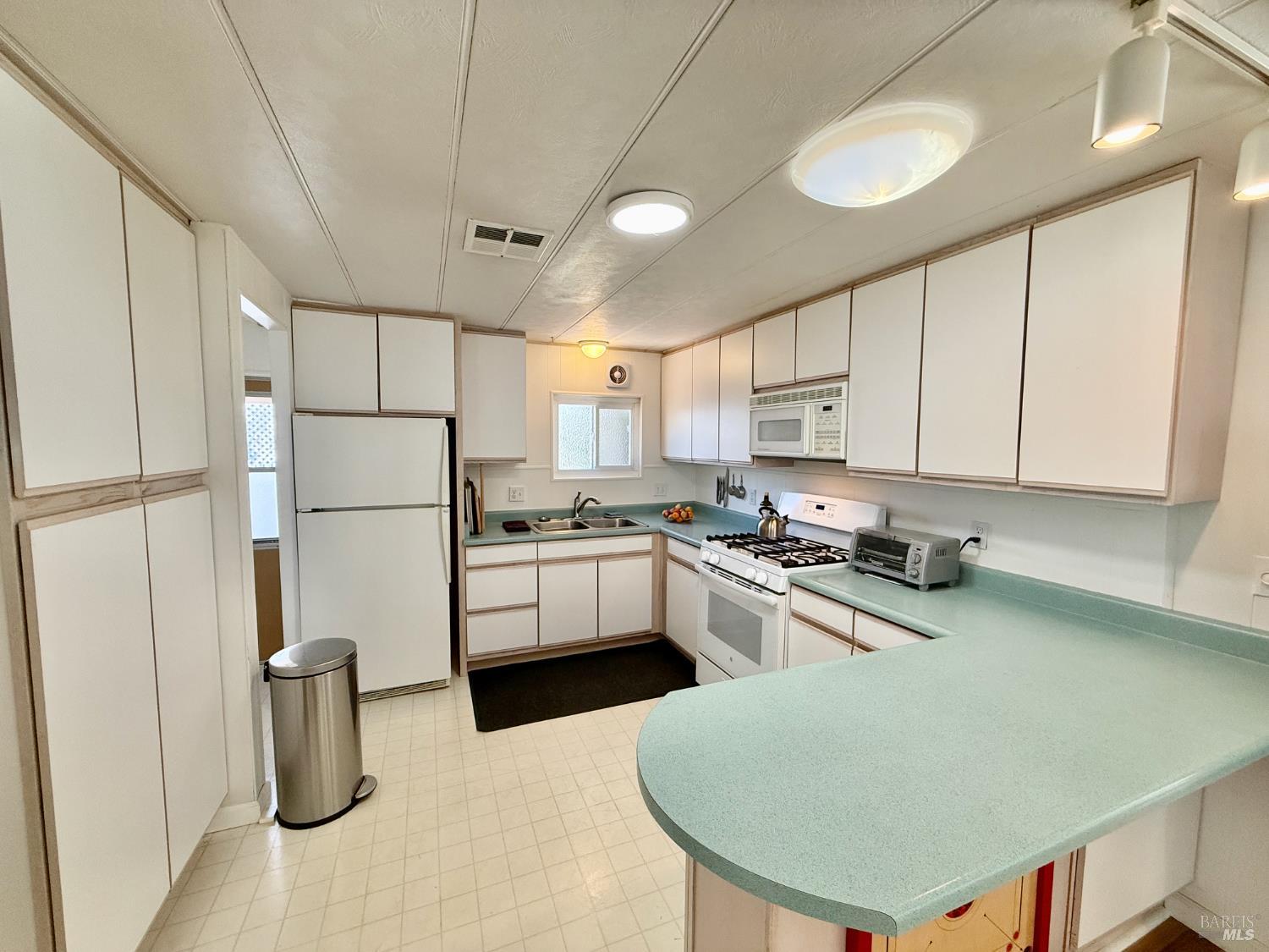 Detail Gallery Image 11 of 27 For 167 Sequoia Cir, Santa Rosa,  CA 95401 - 2 Beds | 1 Baths