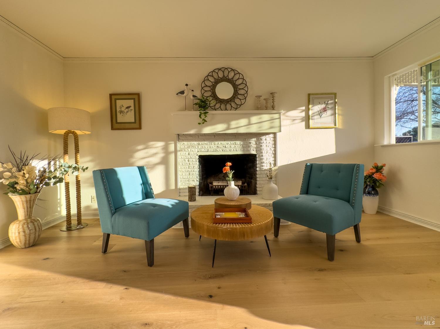 Detail Gallery Image 2 of 37 For 1880 Clayton Way, Concord,  CA 94519 - 4 Beds | 3 Baths