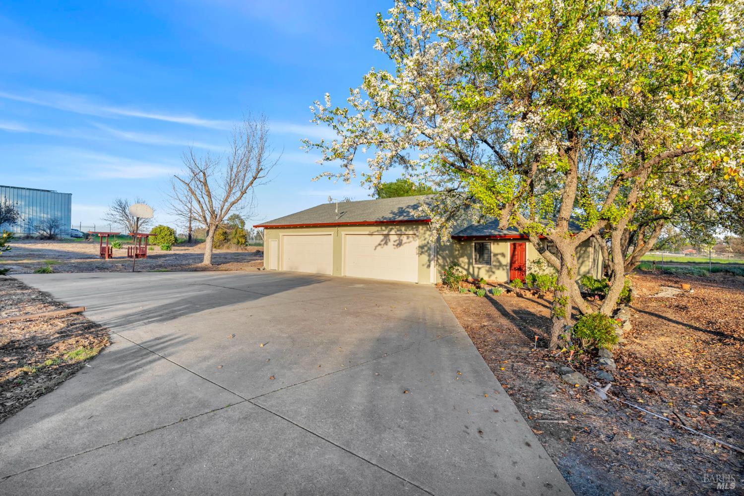 Detail Gallery Image 8 of 93 For 7562 Paddon Rd, Vacaville,  CA 95688 - 3 Beds | 2 Baths