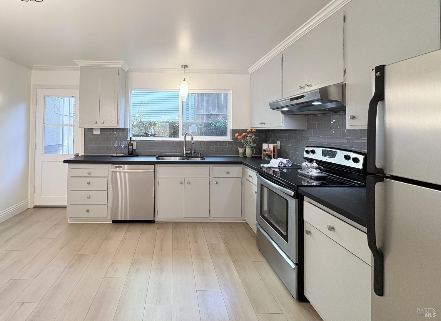 Detail Gallery Image 6 of 24 For 5242 Miles Ave #APT C,  Oakland,  CA 94618 - 2 Beds | 1 Baths