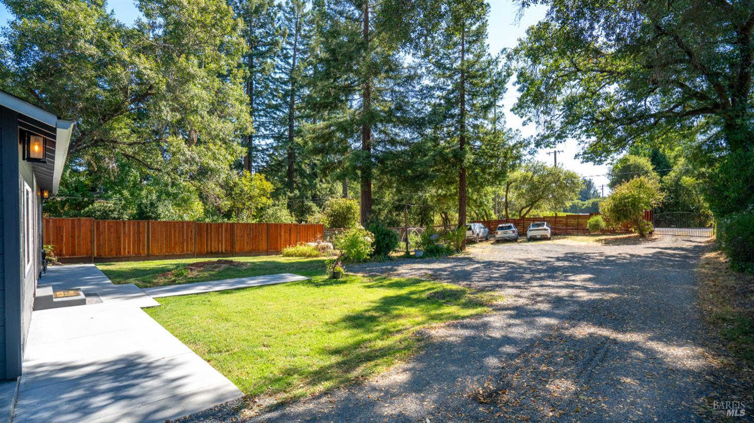 Detail Gallery Image 7 of 35 For 1550 Laguna Rd, Santa Rosa,  CA 95401 - 3 Beds | 2 Baths