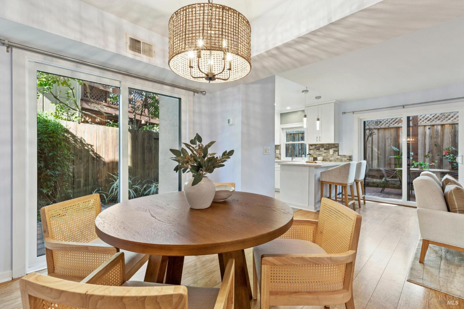 Detail Gallery Image 13 of 32 For 818 2nd St, Sonoma,  CA 95476 - 3 Beds | 2/1 Baths