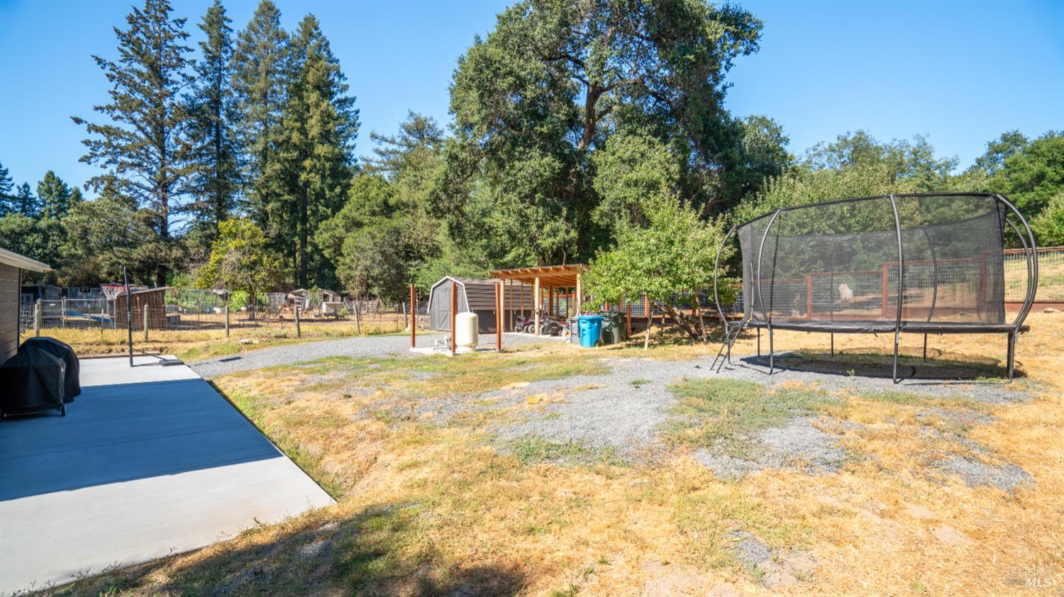 Detail Gallery Image 11 of 35 For 1550 Laguna Rd, Santa Rosa,  CA 95401 - 3 Beds | 2 Baths