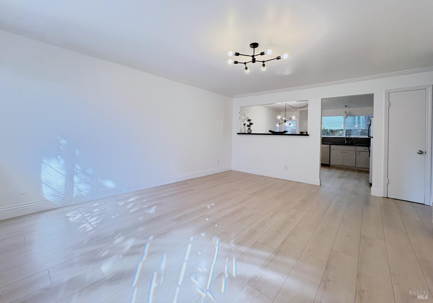 Detail Gallery Image 4 of 24 For 5242 Miles Ave #APT C,  Oakland,  CA 94618 - 2 Beds | 1 Baths