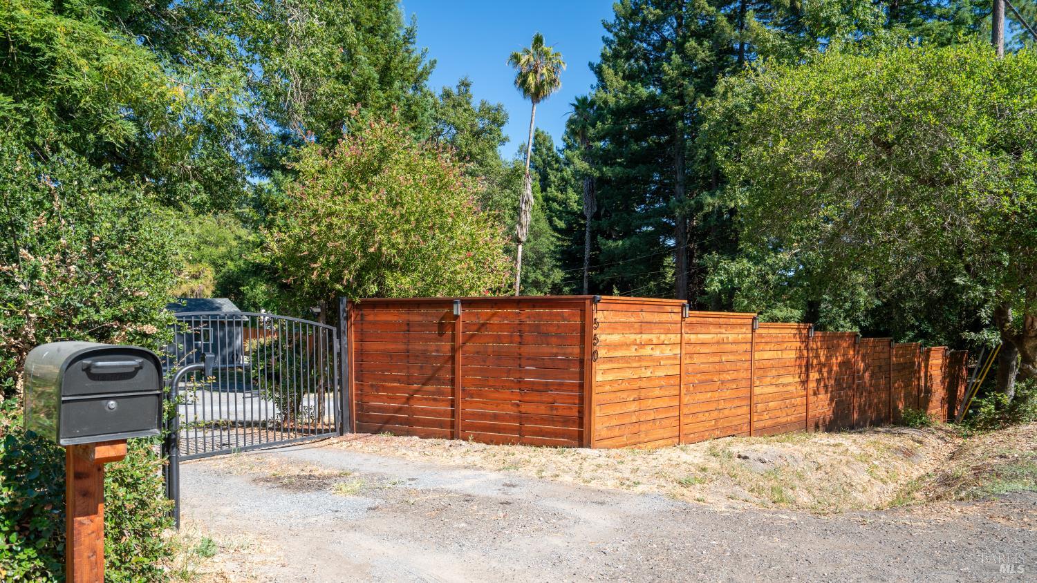 Detail Gallery Image 5 of 35 For 1550 Laguna Rd, Santa Rosa,  CA 95401 - 3 Beds | 2 Baths