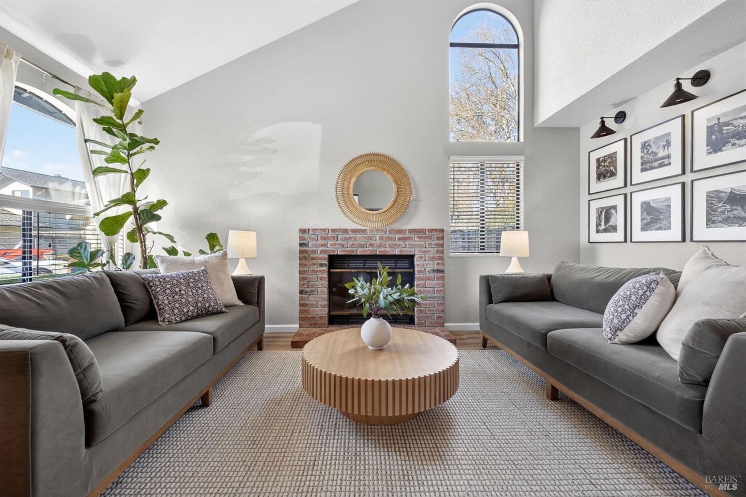 Detail Gallery Image 12 of 48 For 207 Othello Ct, Windsor,  CA 95492 - 4 Beds | 3 Baths