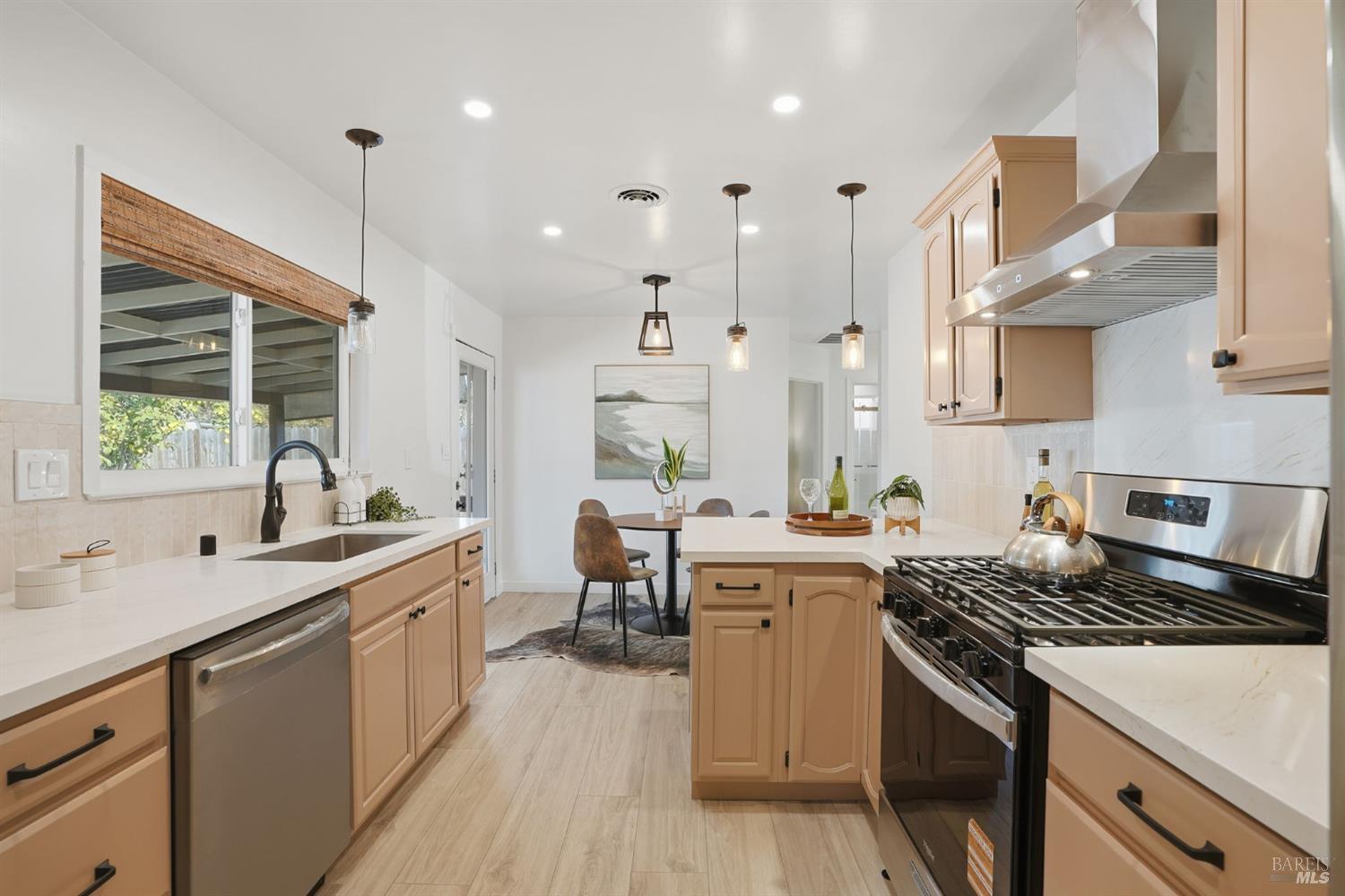 Detail Gallery Image 11 of 34 For 1316 Empire St, Fairfield,  CA 94533 - 3 Beds | 1 Baths